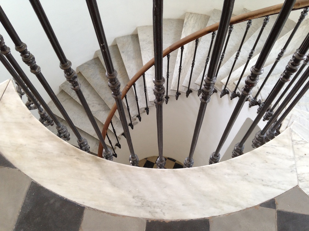 alain michon - les murs ont des oreilles